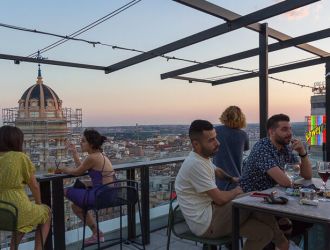 Brunch, Música y las Mejores Vistas a Gran vía Desde Ella sky bar