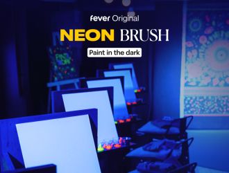 Neon Brush: Taller de Pintura en la Oscuridad