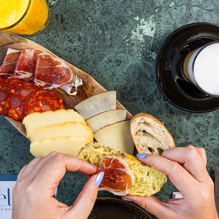 Brunch, Música y las Mejores Vistas a Gran vía Desde Ella sky bar